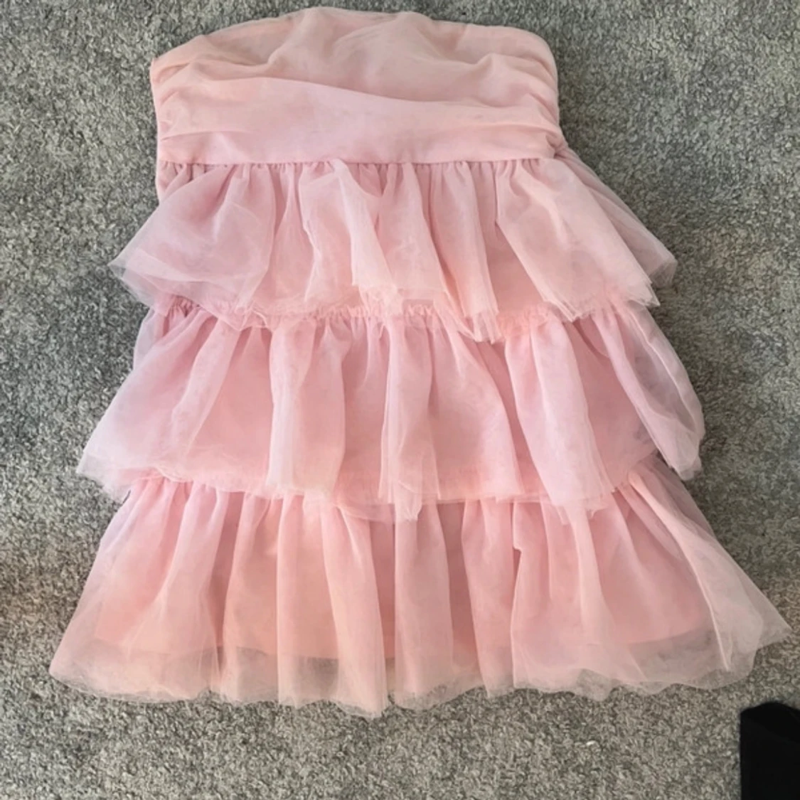 Axelbandslös klänning - 2