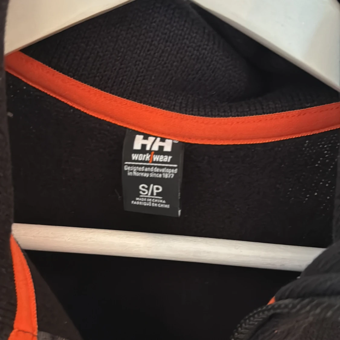 Svart fleecejacka från Helly Hansen Workwear - 3