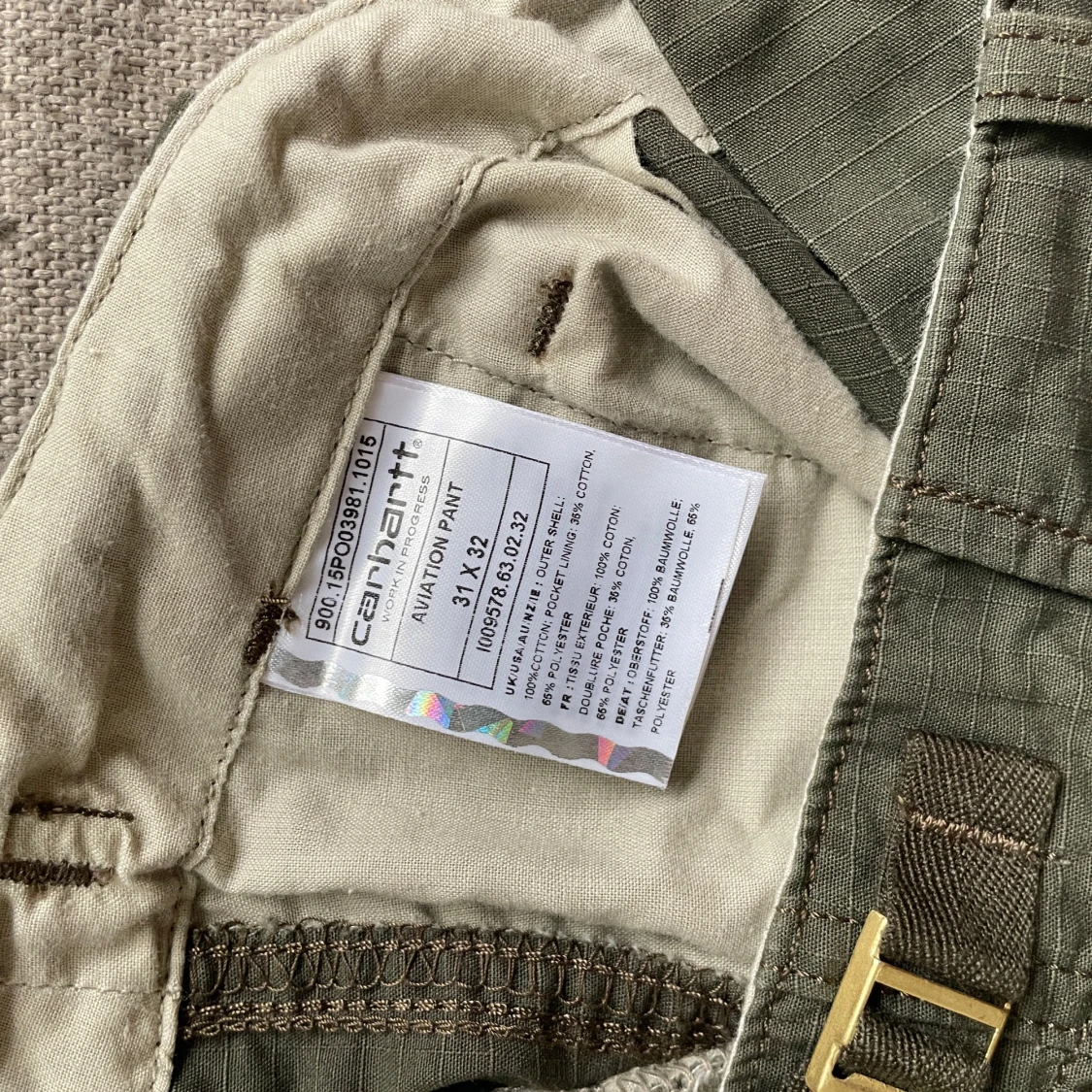 Olivgröna cargobyxor från Carhartt - 3