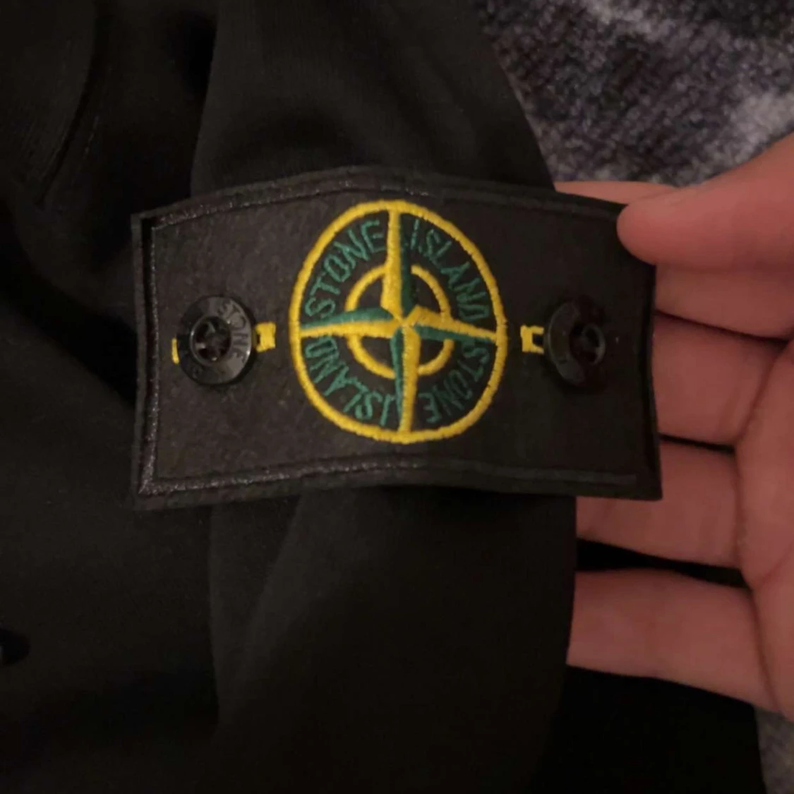 Svart hoodiejacka från Stone Island - 1