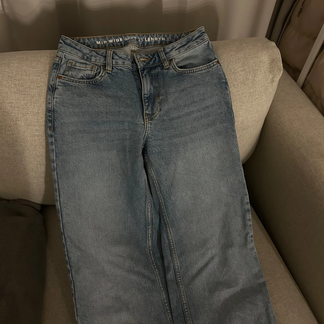 Ljusblå raka jeans - 1