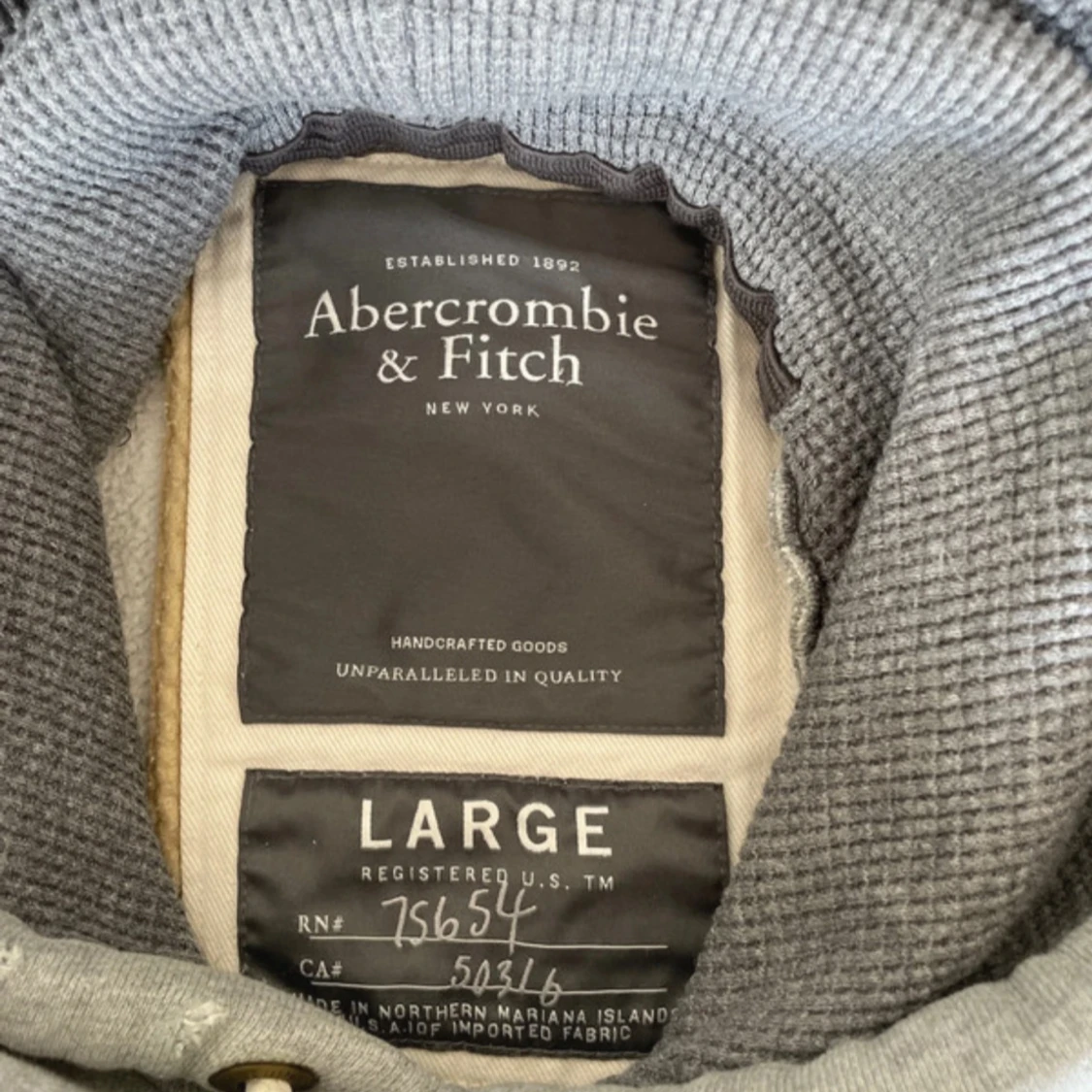 Grå hoodie från Abercrombie & Fitch - 1