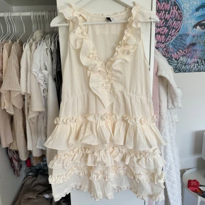 Sommrig Klänning - Superfin klänning som passar perfekt till sommaren🌼