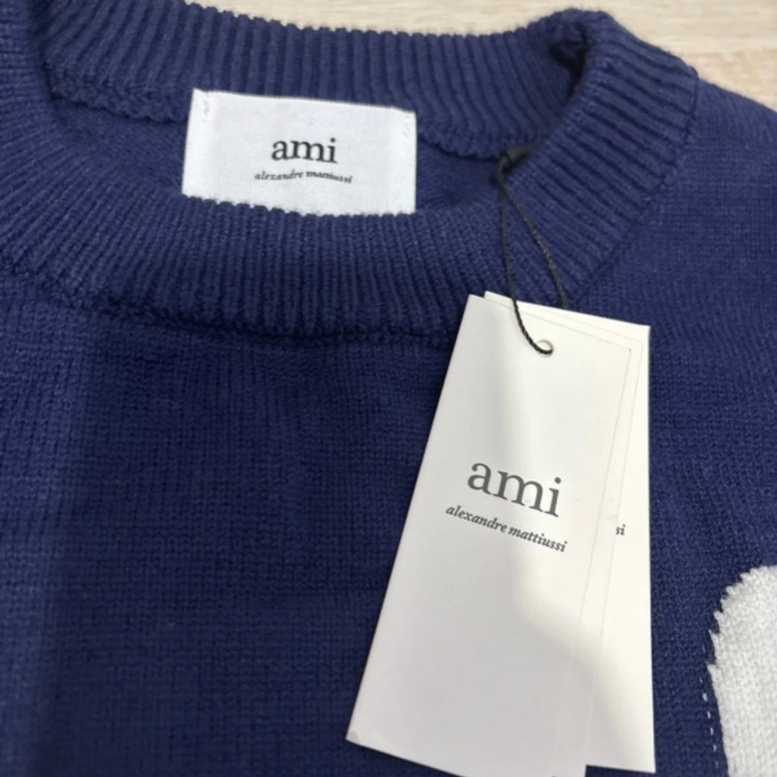 Mörkblå stickad tröja från Ami Paris - 2