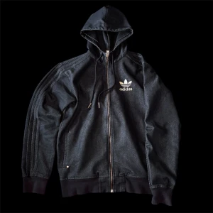 Vintage adidas zip-up - Fin adidas tröja i storlek S pris kan alltid diskuteras