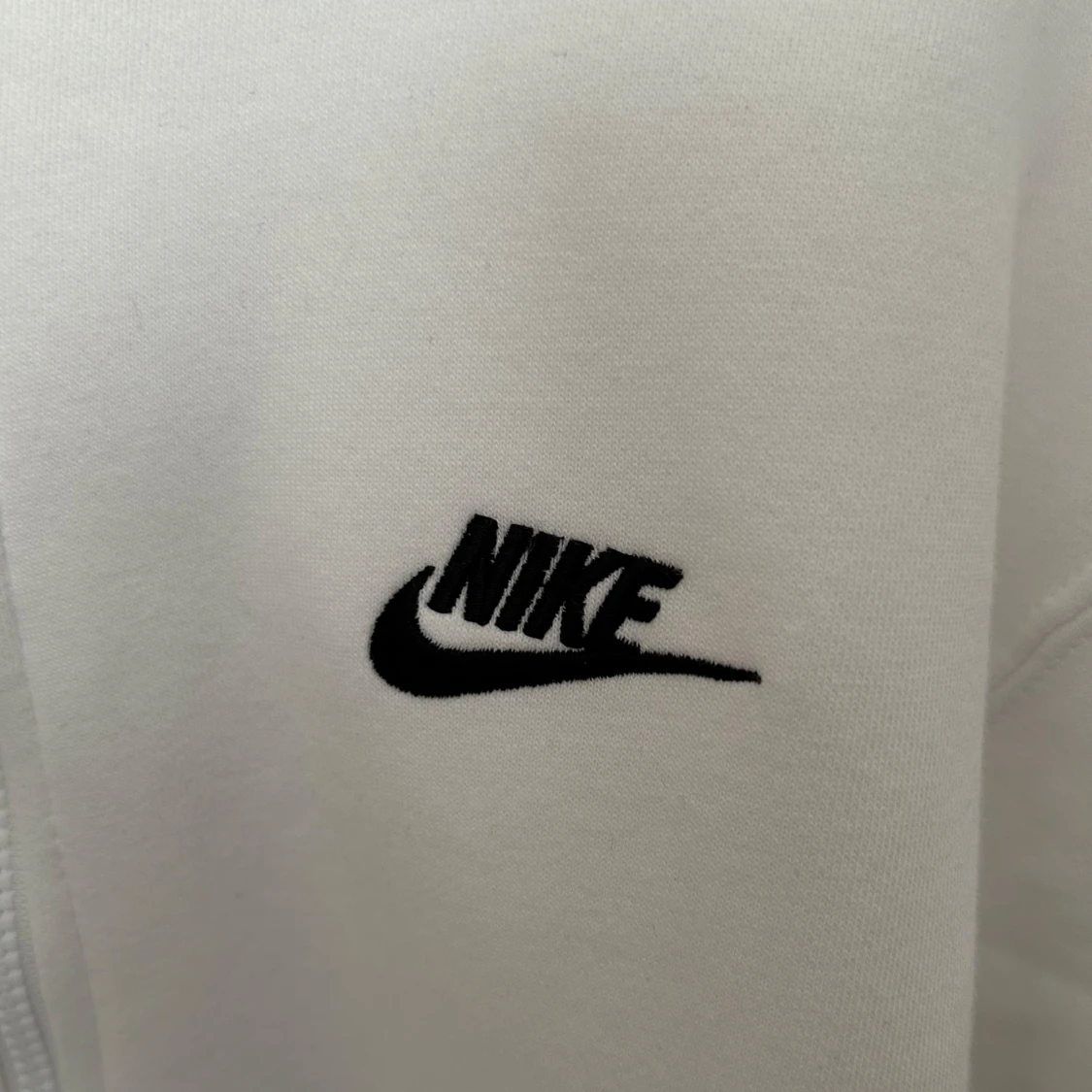 Vit Nike hoodie med dragkedja/ byte  - 2