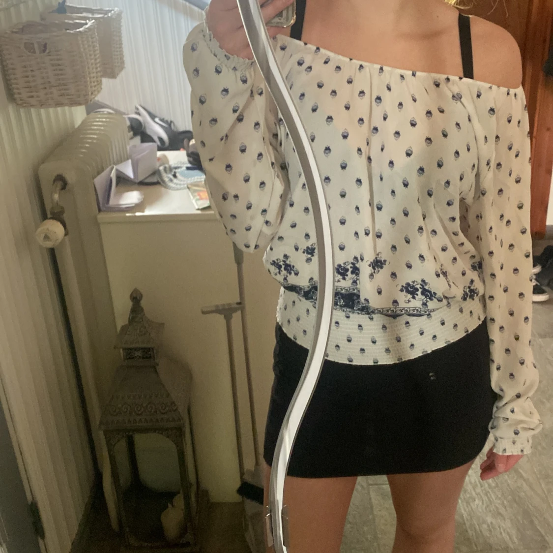 Offshoulder blus från KappAhl, vit/blå