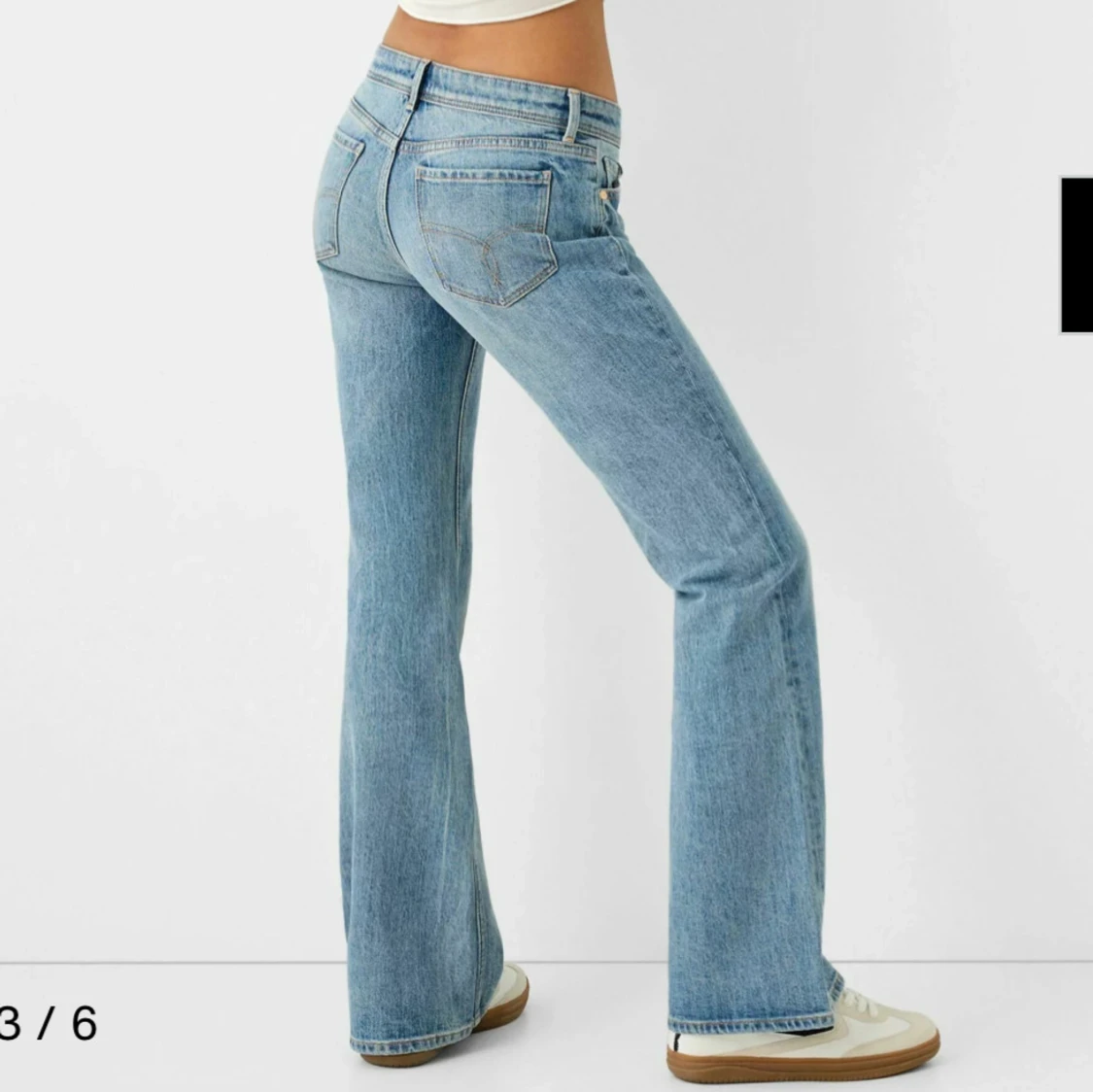 Ljusblå bootcut jeans från bershka - 1