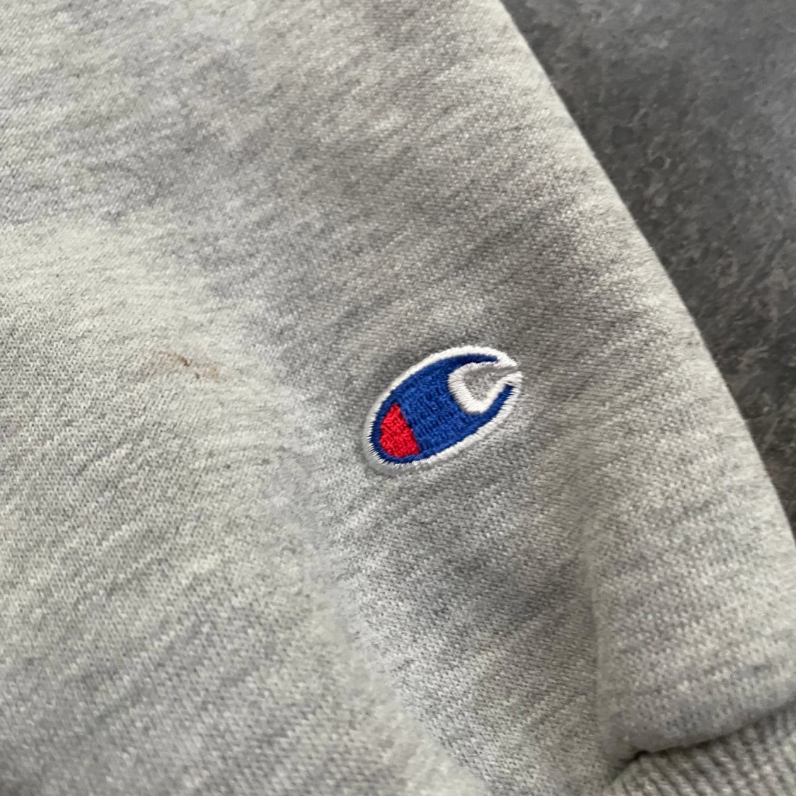 Grå hoodie från Champion - 1