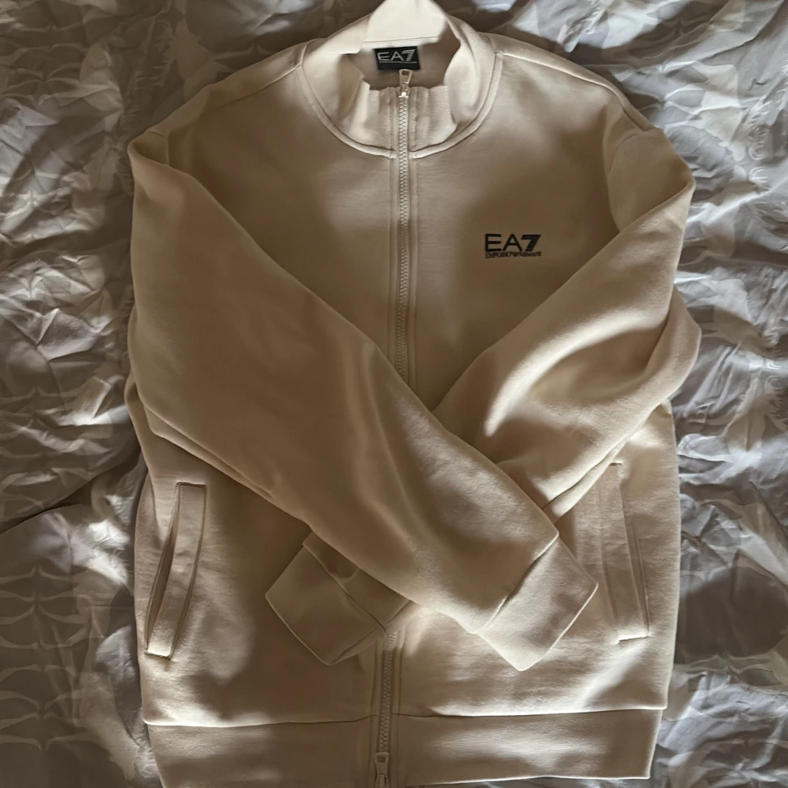 Beige ziptröja från Emporio Armani EA7