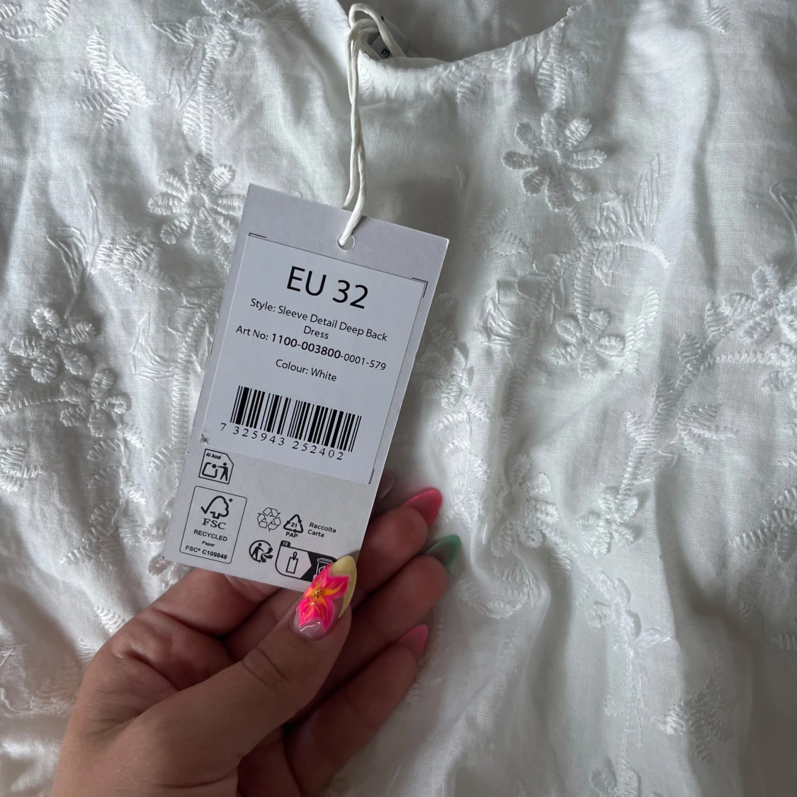 studentklänning med öppen rygg från NA-KD - 3