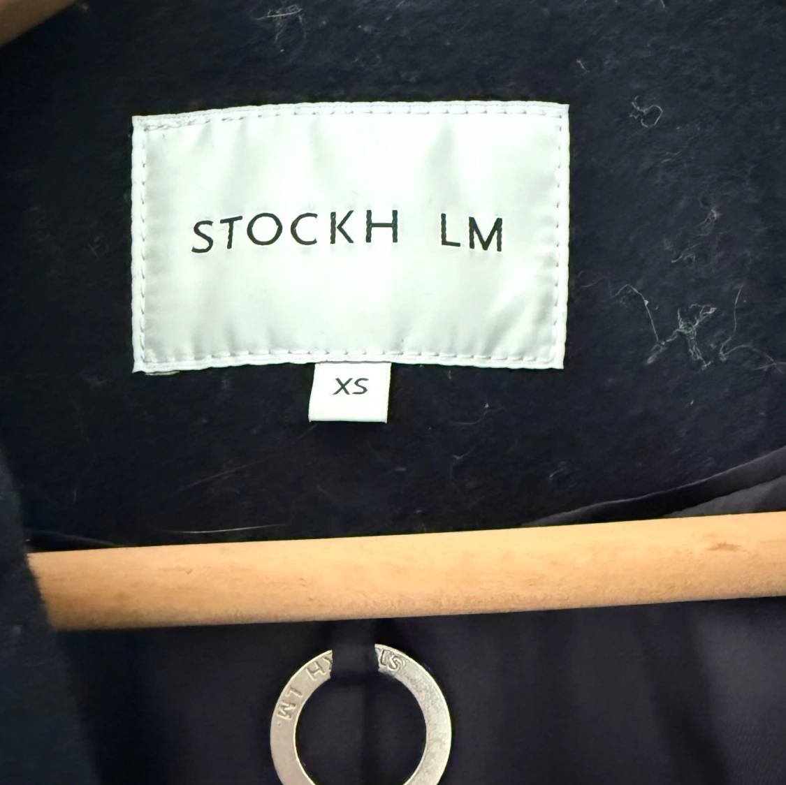Marinblå kappa från MQ STOCKH LM Studio - 1