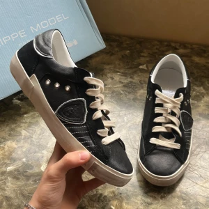 Philippe Model - Philippe Model Sneakers | Storlek 43 | Låda | Nypris 2900kr + | Cond 9/10 | Hör av dig vid intresse