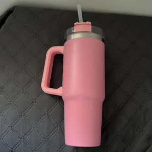 Rosa standely - Rosa standely, 870 ml, mycket bra, helt ny.