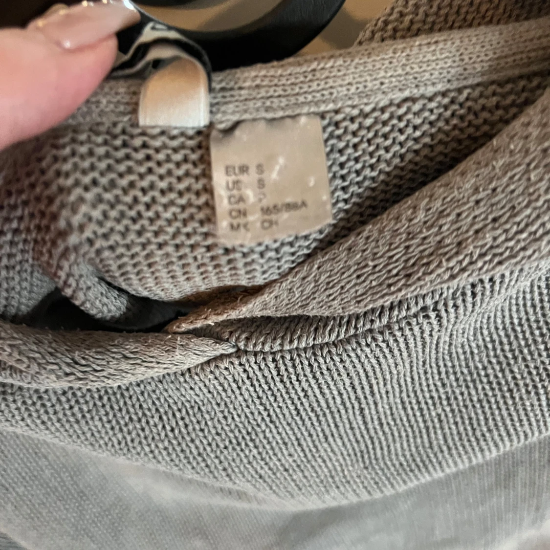 Grå stickad hoodie med lös passform - 2