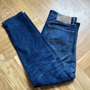 Ralph Lauren jeans - Säljer dessa laidback jeans som passar väldigt bra nu till sommaren ☀️sitter slim fit beror på hur lång man är passar nog bra på typ runt 180 och upp annars sitter dom baggie 👍👋