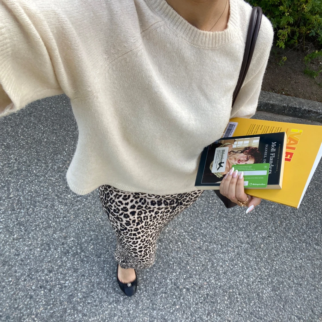 Stickad vit kortarmad tröja - 1