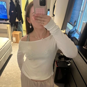 Tröja brandy melville  - Såå najs tröja från Brandy!🖤