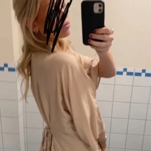 Beige topp - Jätte fin beige knyt topp! Storlek S och köpt på Vinted💕💕