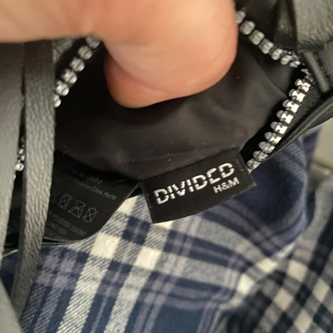 Svart axelväska med fransar från H&M - 2