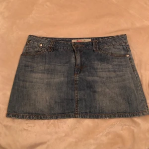 Jeanskjol från Only - Super fin jeans kjol i väldigt bra skick från Only 😇