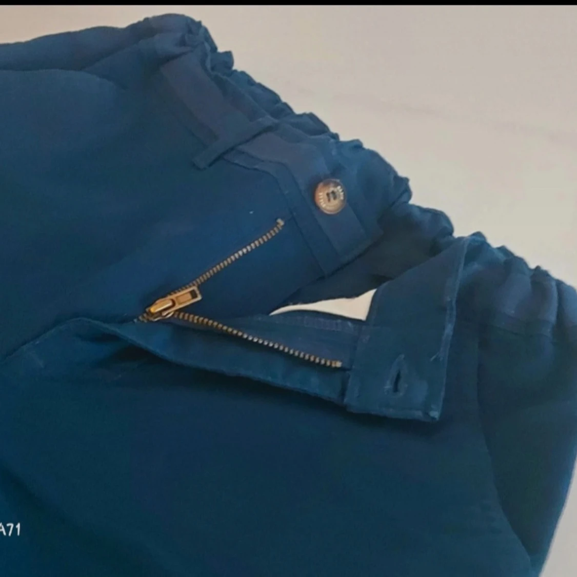 Mörkblå byxor med dragkedja - 1