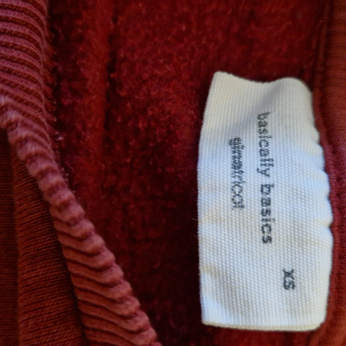  Set  Vinröd croppad sweatshirt från basically basic(set)s - 1