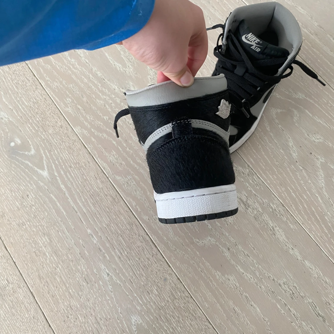 Nike Air Jordan 1 High svart och grå - 1