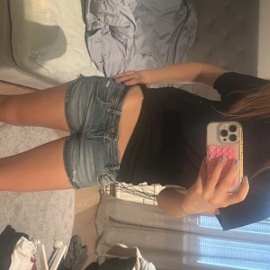 Shorts  - Lågmidjade snygga shorts från subdued.