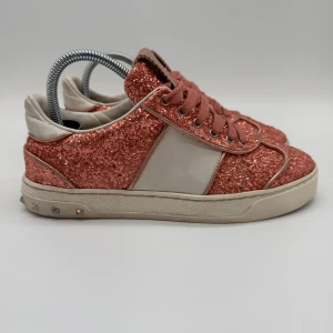 VALENTINO FLYCREW SNEAKERS - Valentino flycrew sneakers - Skick: 8,5/10, alla nitar är kvar - Tillbehör: Enbart skorna - Storlek 36 - Nypris ca 7700kr / Går ej att få tag på - Deluxecloset