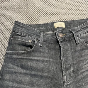 Jack and Jones Jeans - Grå slim-straight jeans från JJ | inga tecken på användning | strl 29/32 | fler bilder går att fixa