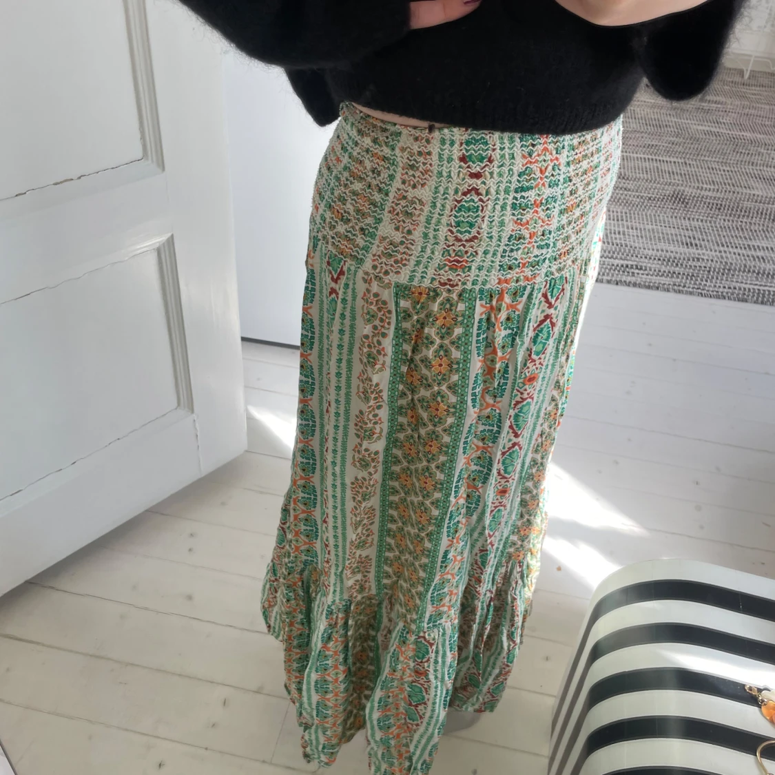 Grön och vit mönstrad långkjol - 2