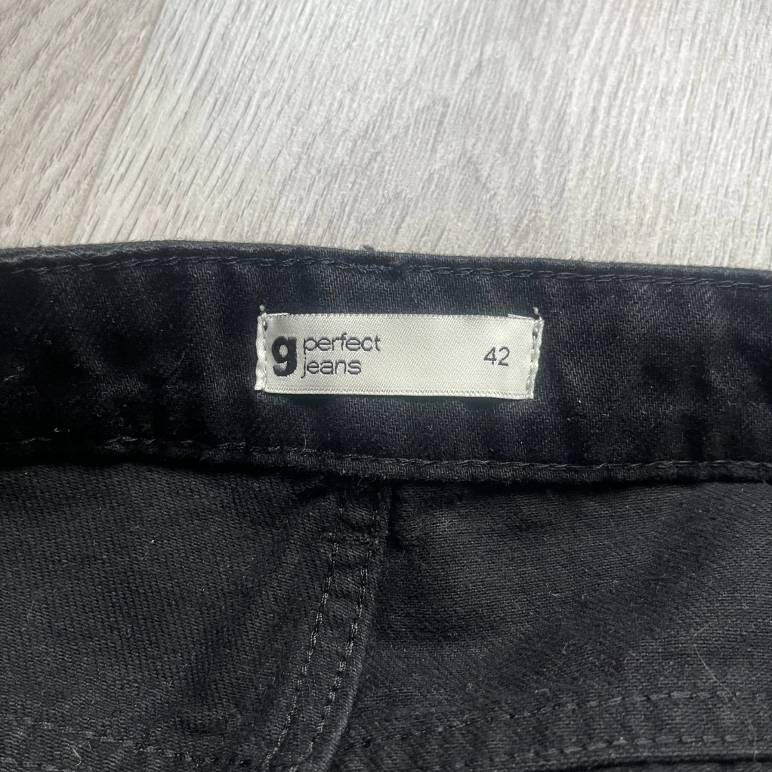 Svarta jeans från gina tricot perfect jeans - 2