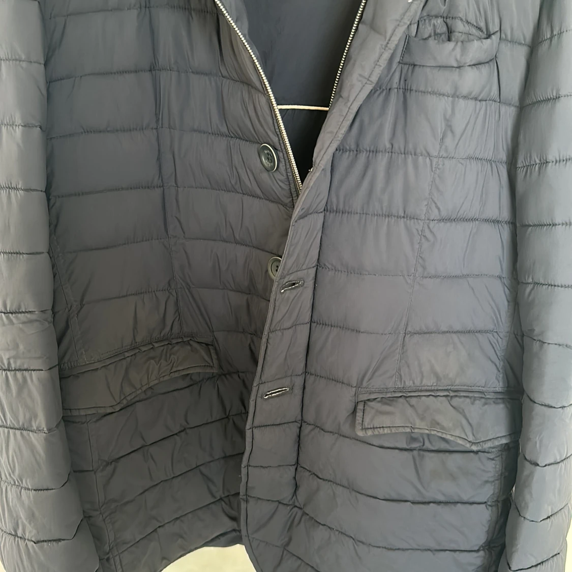 Mörkblå quiltad jacka från Herno - 2