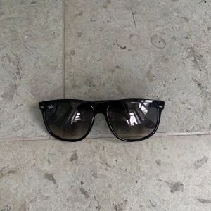 RayBan Boyfriend - RayBan Boyfriend solglasögon || Helt nya || Skriv för frågor eller fler bilder ||