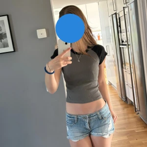 Brandy Melville tröja - Så fin kortärmad tröja från Brandy Melville💗 mycket bra skick🌸