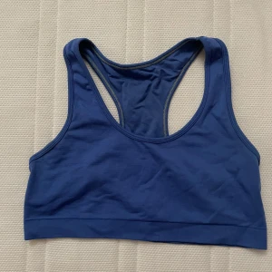 Blå sport top - En blå topp som är gamla men jättefin fortfarande kommer inte till andvändning. Vet inte riktigt vart den är ifrån