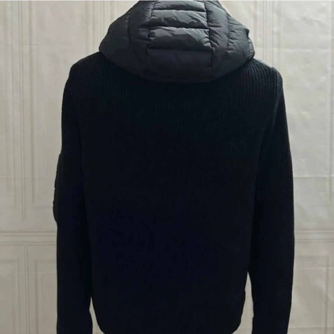 Svart pufferjacka från Moncler - 1