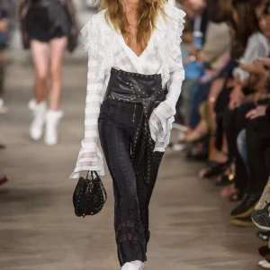 Blus - Så fin vit blus från philosophy di Lorenzo. En runway piece från deras spring summer collection 2017. Aldrig snvänd