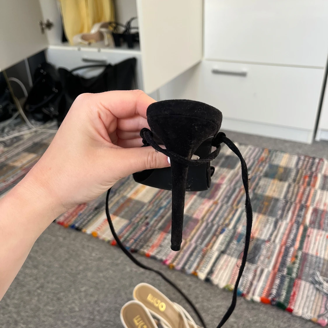 Svarta klackskor med snörning från Boohoo - 3