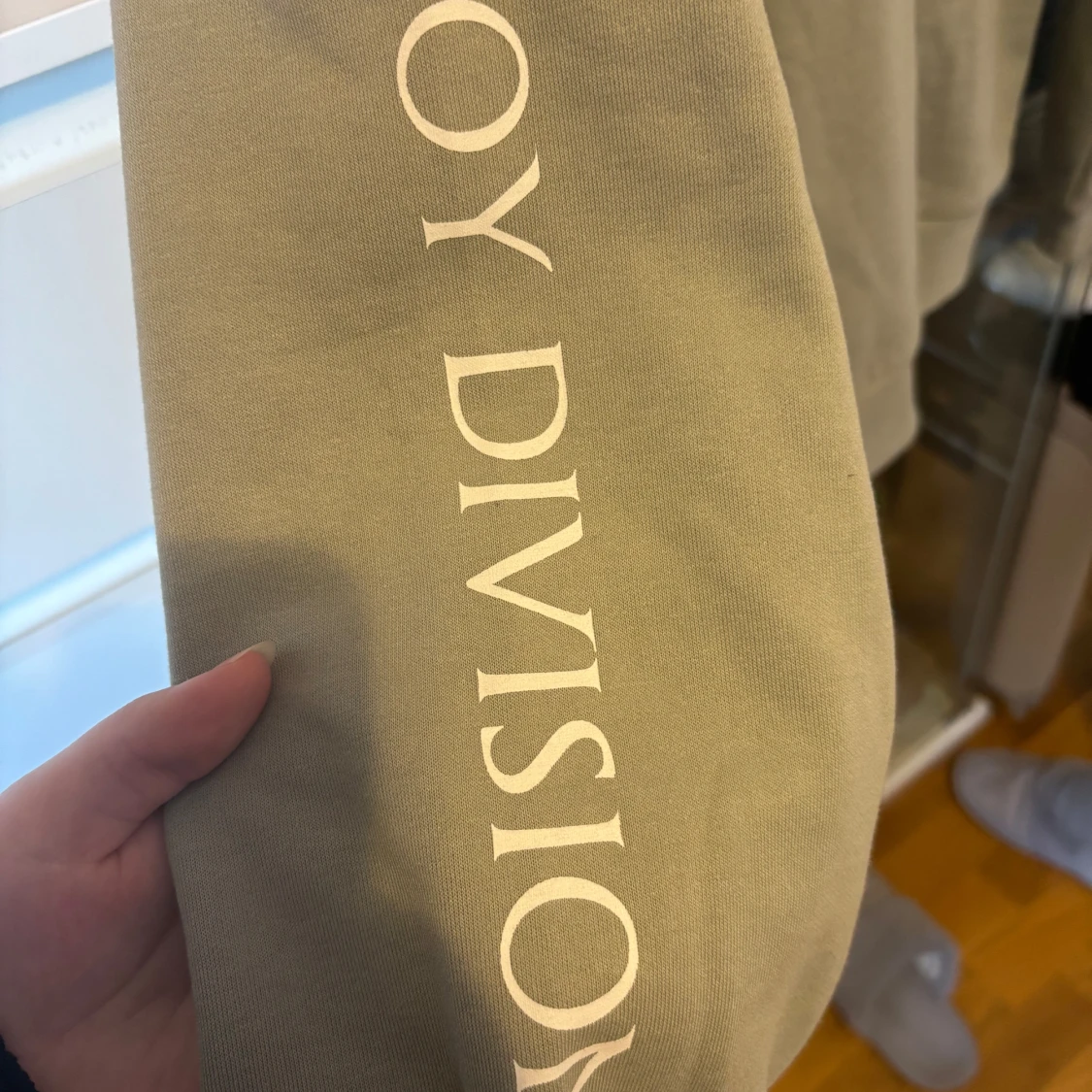 Grön hoodie med dragkedja från H&M Divided - 2