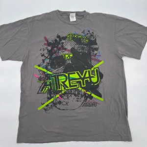 Super Rare Atreyu t shirt (2007) - Säljer en rare tshirt från bandet Atreyu. För er som minst det så hade Andy Biersack från bandet Black Veil Brides mer känd som Andy Sixx då under Myspace eran på sig en liknande t shirt. Eftersom den är så rare går den för ett högt pris.  