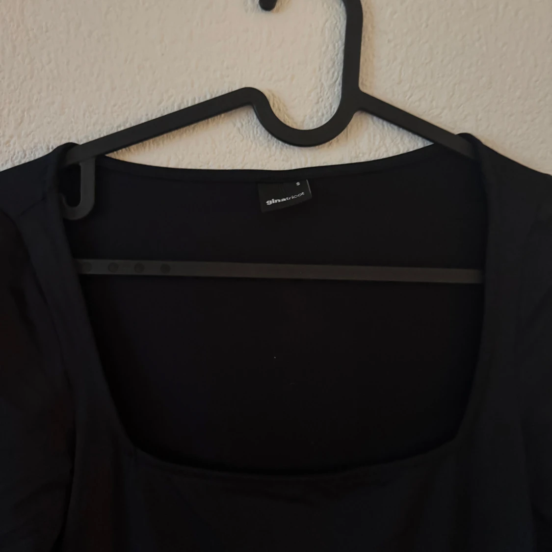 Svart långklänning från Gina Tricot - 1