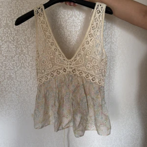 Topp från Zara med prislapp💕 - Bohemisk söt topp från Zara med prislappen kvar💕💕💕