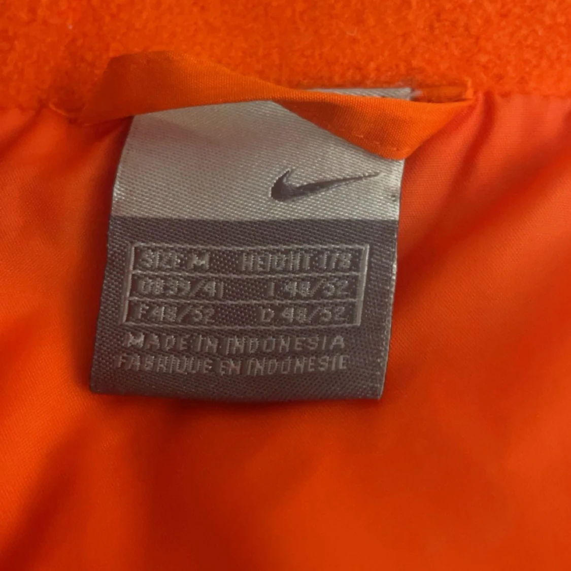 Orange dunväst från Nike med huva - 2