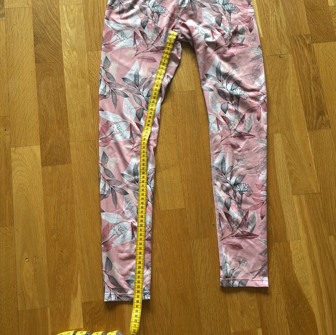 Rosa blommiga träningsbyxor från SOC - 3