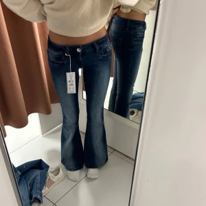Low waist jeans - Säljer dessa jeans från gina 14+, använda en gång så fint skick. Storlek Xs