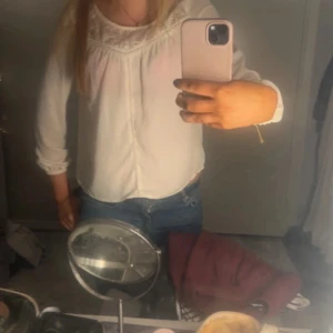 Fin blus - En cremevit blus i jätte fint skick🌸