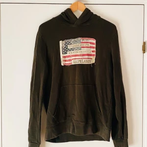 ralph lauren hoodie - Snygg denim&supply ralph lauren hoodie i bra skick 