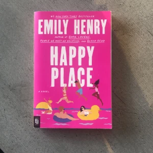 Happy Place - Populär bok på TikTok av Emily Henry, på engelska i nyskick
